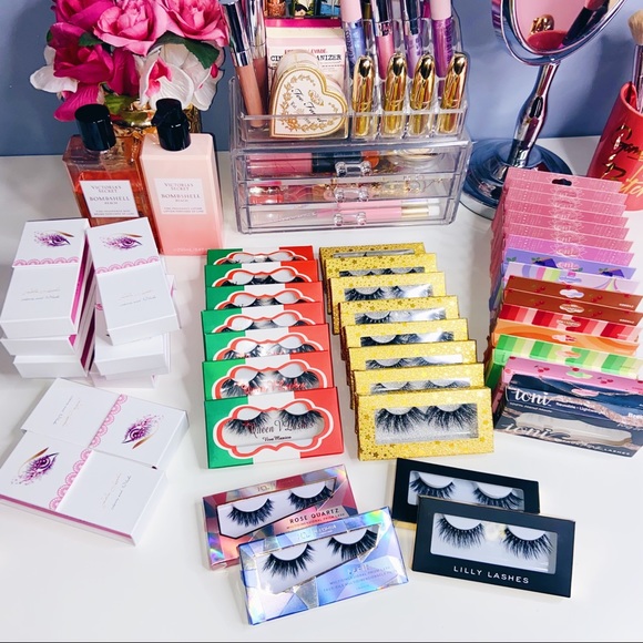 MAKEUP - Picture 7 of 9